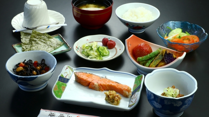 【朝食付き】登山や観光の拠点に♪手作り朝食＆体に染み渡る名湯鳩ノ湯を満喫★